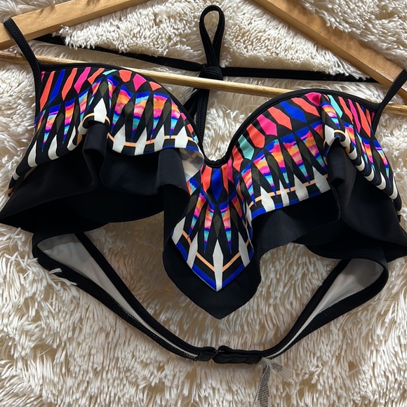 Victoria secret swim top size medium - Picture 16 of 16